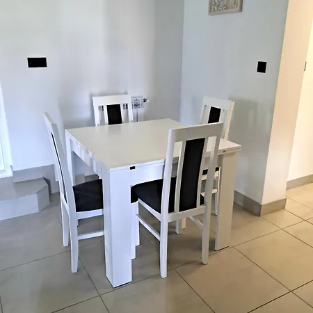 Izabel Apartment Neumarkt